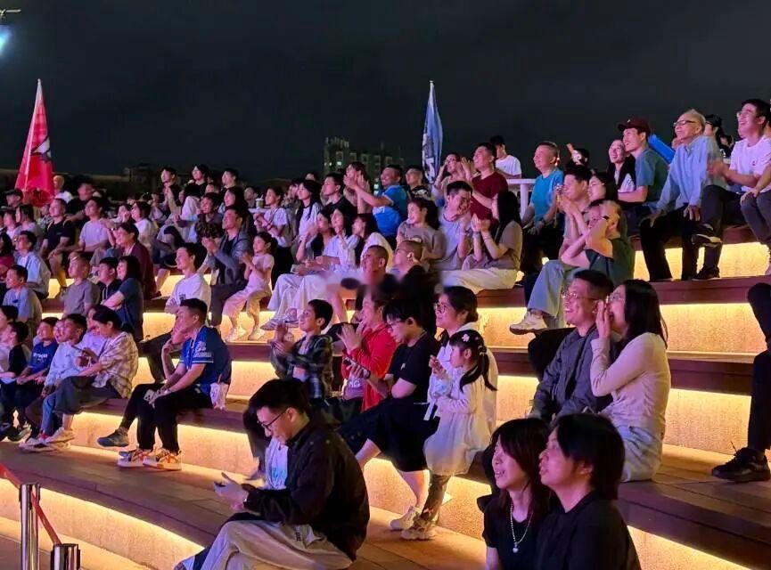 今晚的闽江之心第二现场 有6万人次现场观看 