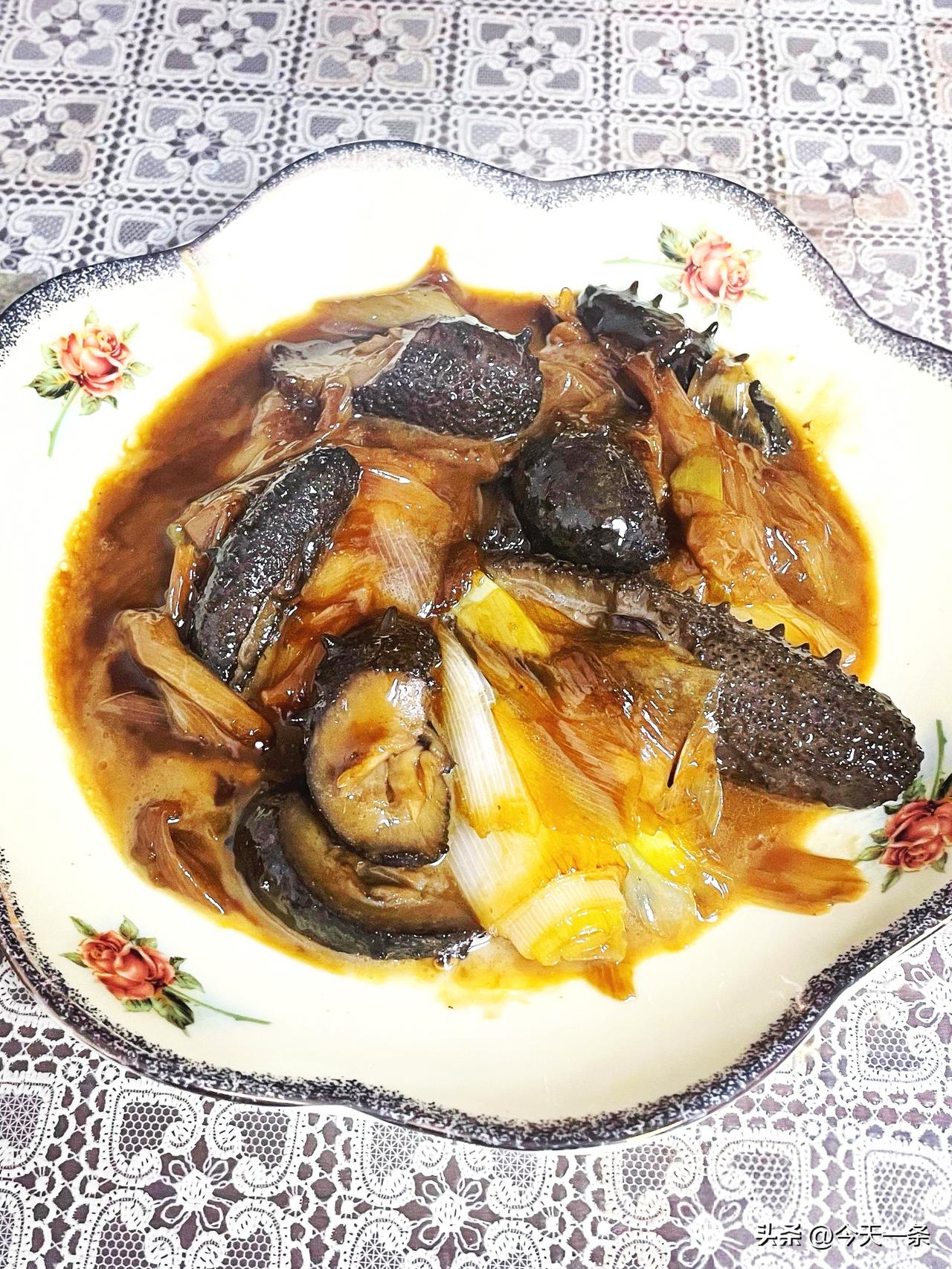 就下面这两句话，今天审了几次都不让过。
男足最喜爱的美食，没有之一。
海参含有丰