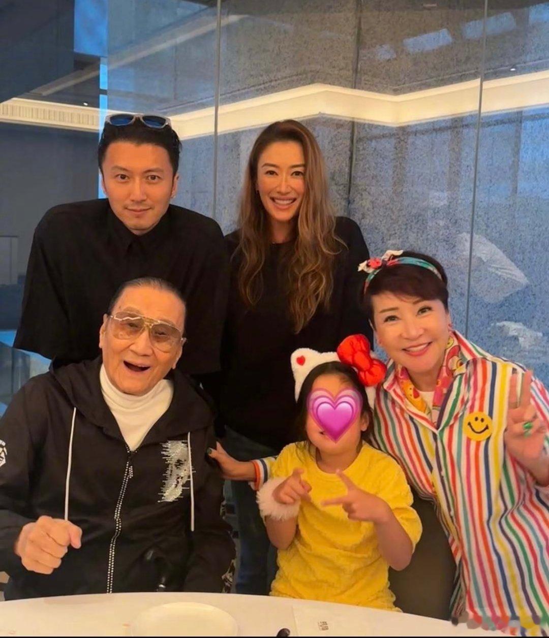 谢贤九成遗产留给两孙子谢贤把遗产留给两个孙子，背后原因很现实谢贤选择将大部分遗产