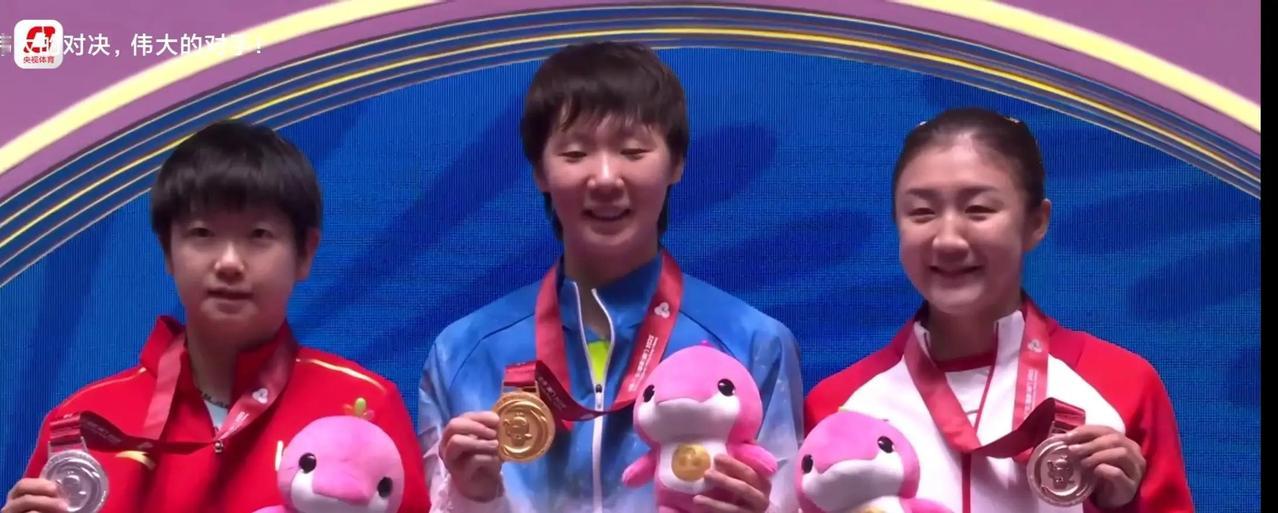 说起来王曼昱在全运会决赛里的表现，真是让人热血沸腾啊！大家都记得吧，她从2:8落