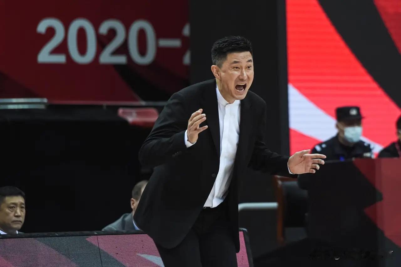 陈海涛生气了！据广东媒体人透露：广东男篮在球迷答谢夜输掉比赛后，身为投资人的陈海