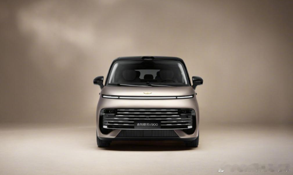 吉利首款旗舰MPV——银河V900，这个车可以理解为是翼真L380的增程版车型。