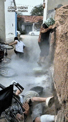 厉害了：盟主
我认栽了
你石灰，砖头，剑，驽一应俱全，谁敢跟你拼