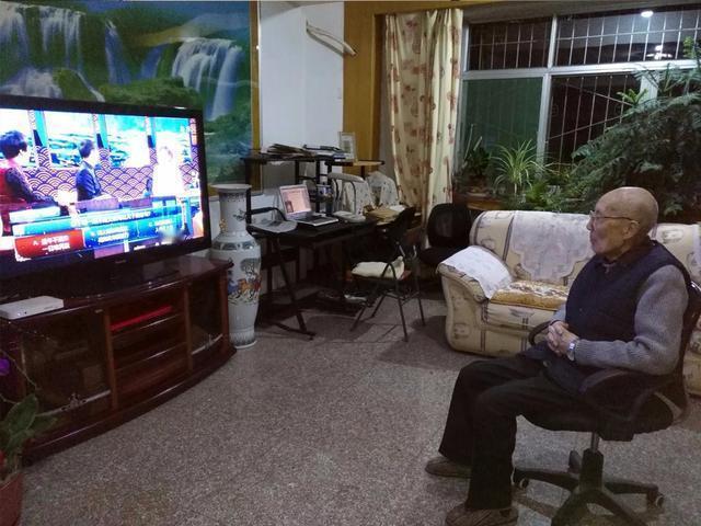 年轻人为什么不喜欢看电视了？突然发现看电视是一件很奢侈的事情。
我家的电视从来没