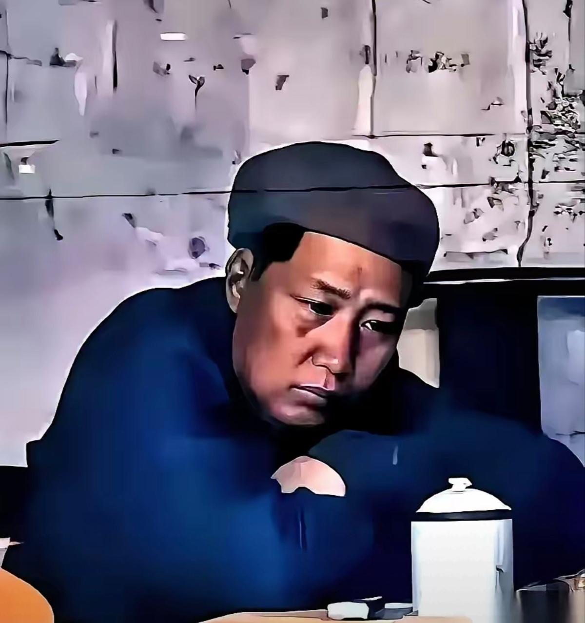 这张老照片背后的故事
让人感叹今日安稳不易
忆往昔峥嵘岁月

致敬那位扛起重担的
