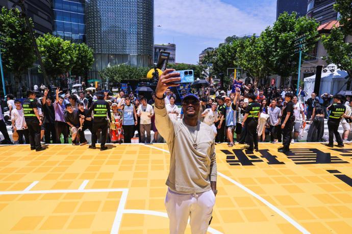 安东尼和iQOO梦幻联动 又是羡慕酷客的一天 ​​​