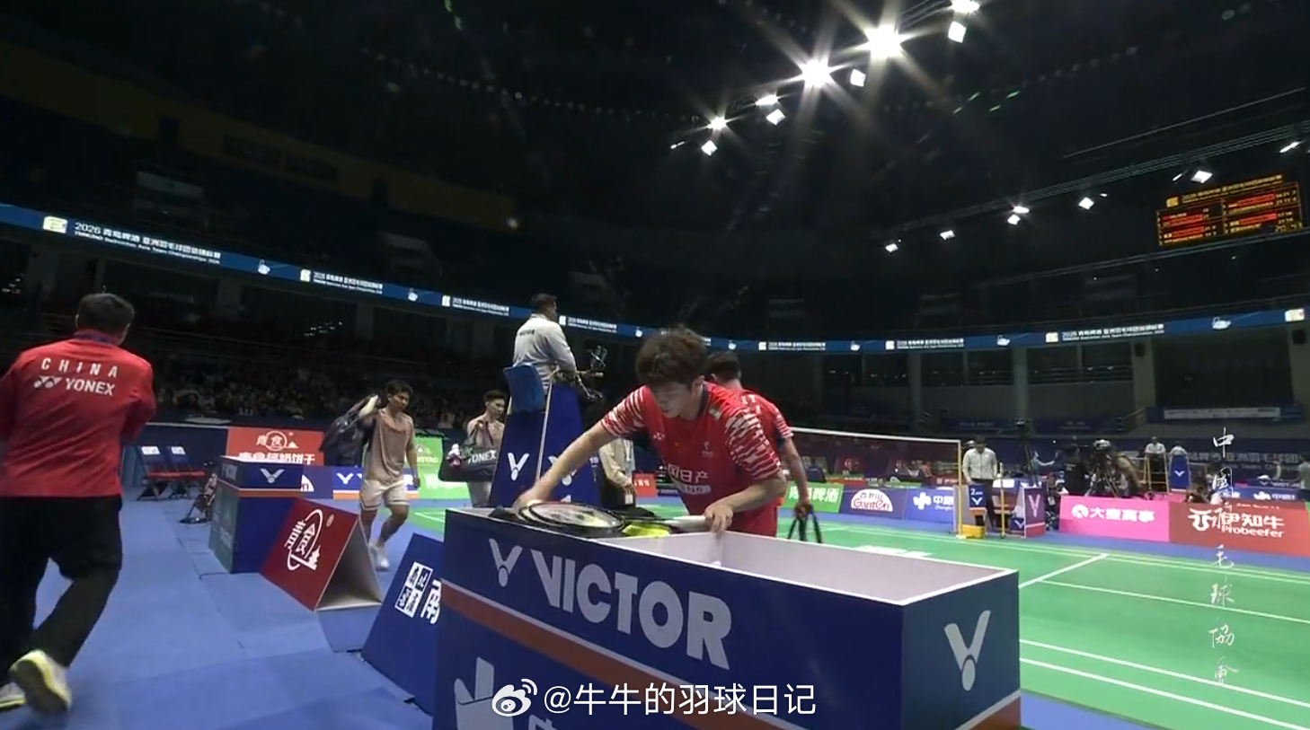 男团 A组 中国 2-1 泰国 男双 何济霆 任翔宇 18-21 佩拉查伊 帕克