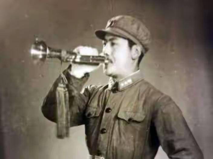 7名志愿军弹尽粮绝，200多英军越逼越近，小战士郑起一个动作立特等功
 
195