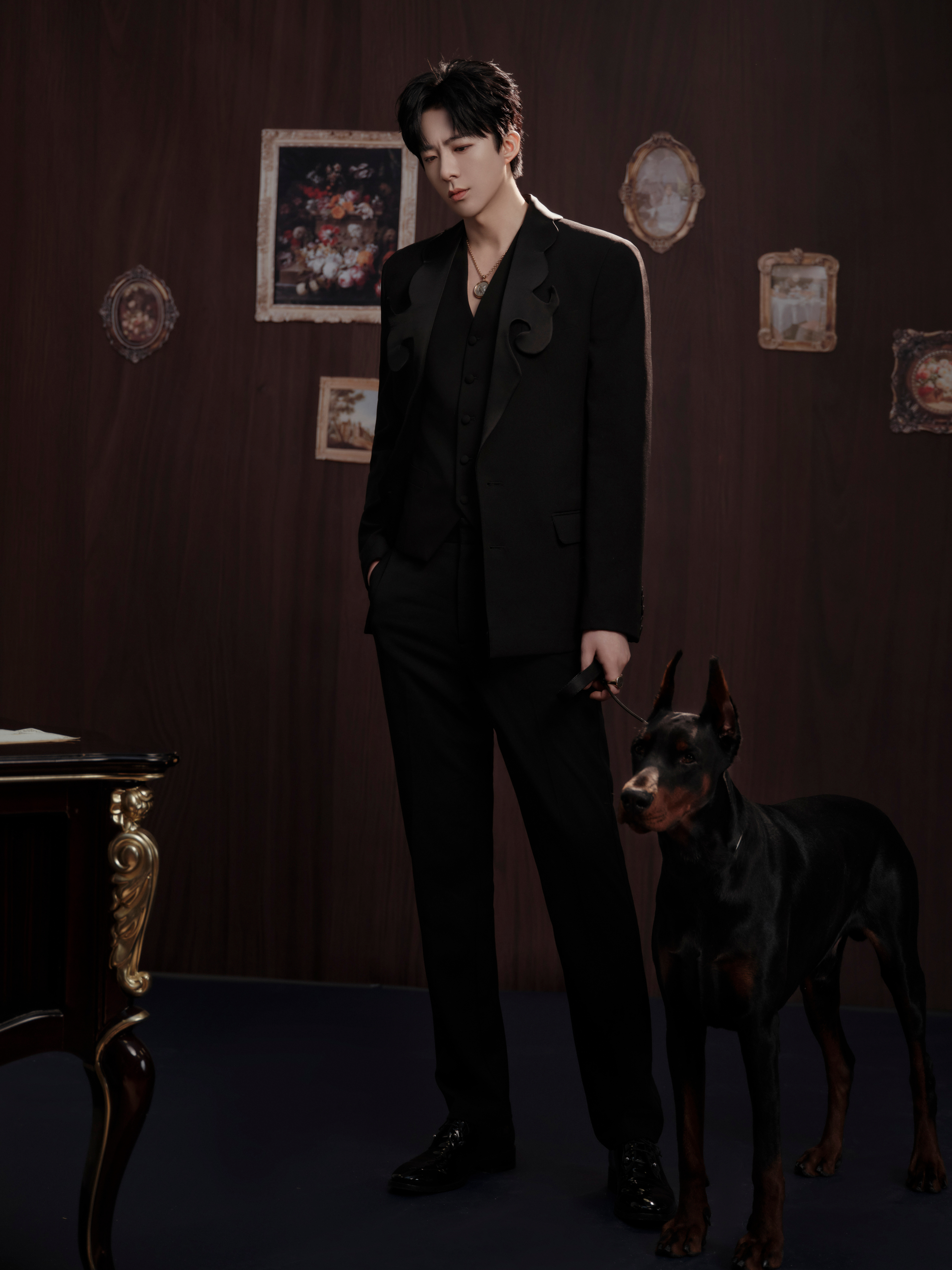 刘宇宁｜星光大赏出图 高定造型又双叒上新 ！刘宇宁身穿 Georges Hobe