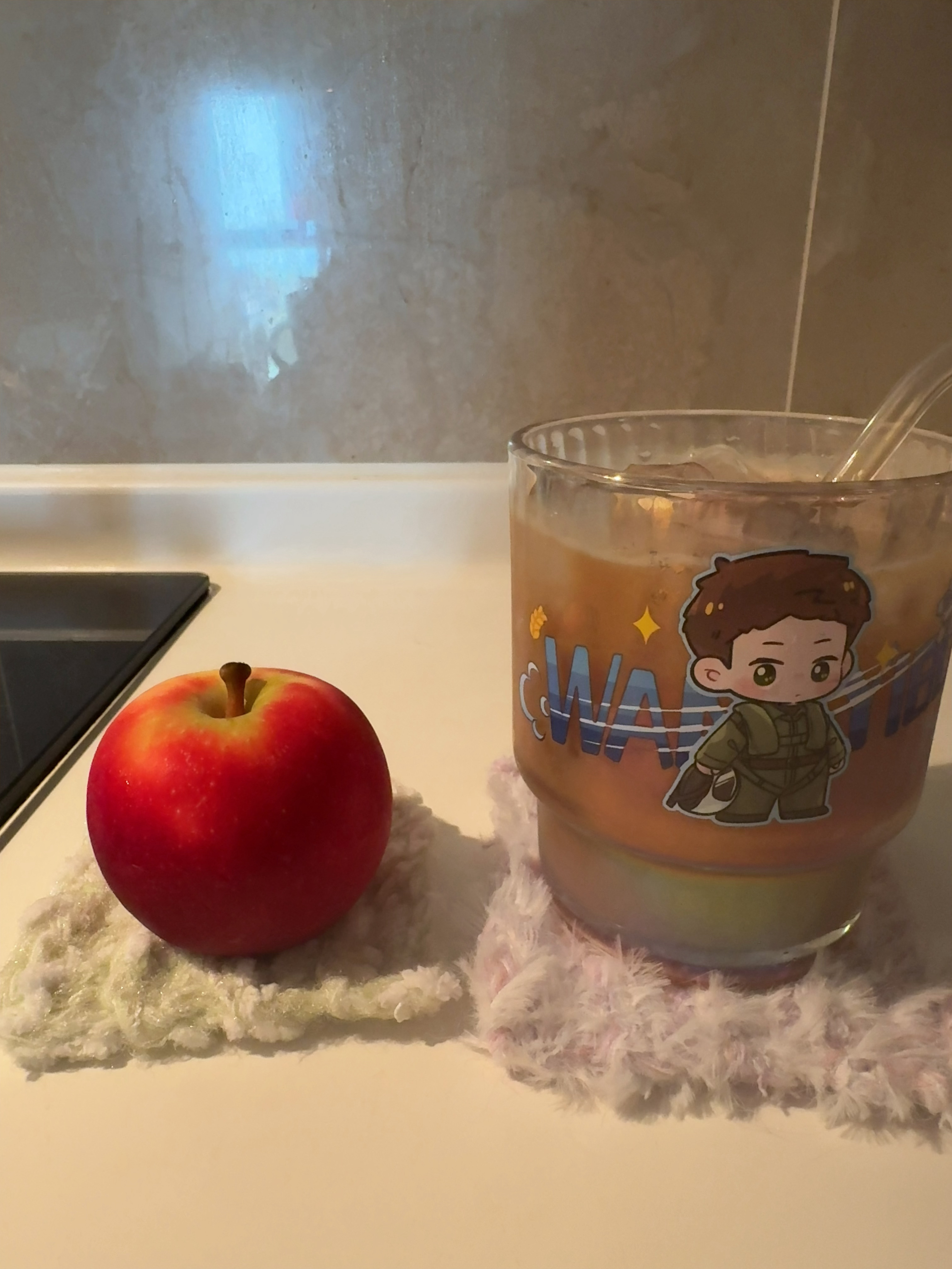 早安  早早早喝了咖啡吃个苹果就准备收拾东西去见最爱的人啦 