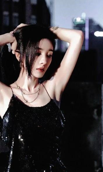🍉杨幂错失百花奖最佳女配，她这两年几乎是白干，谁都能看得出来杨幂这两年就是冲着