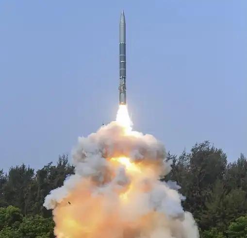 话说俄乌这盘大棋，又下出了一步险招。俄方突然嚷嚷：我家老板在诺夫哥罗德州的别墅被