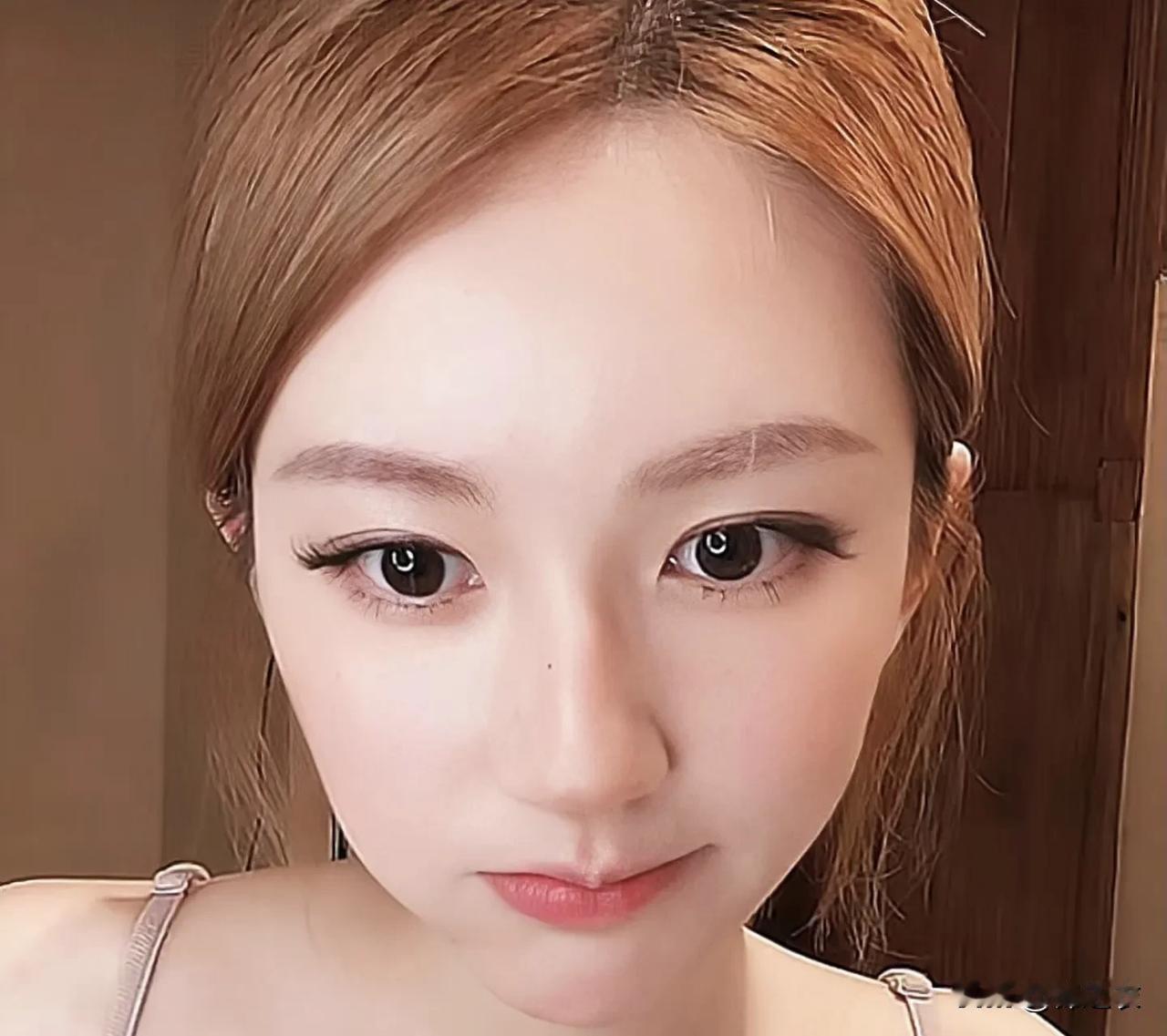 很多人说赵露思做什么都会做得好，只要她开心快乐就好，但她花了十年才走到今天的位置