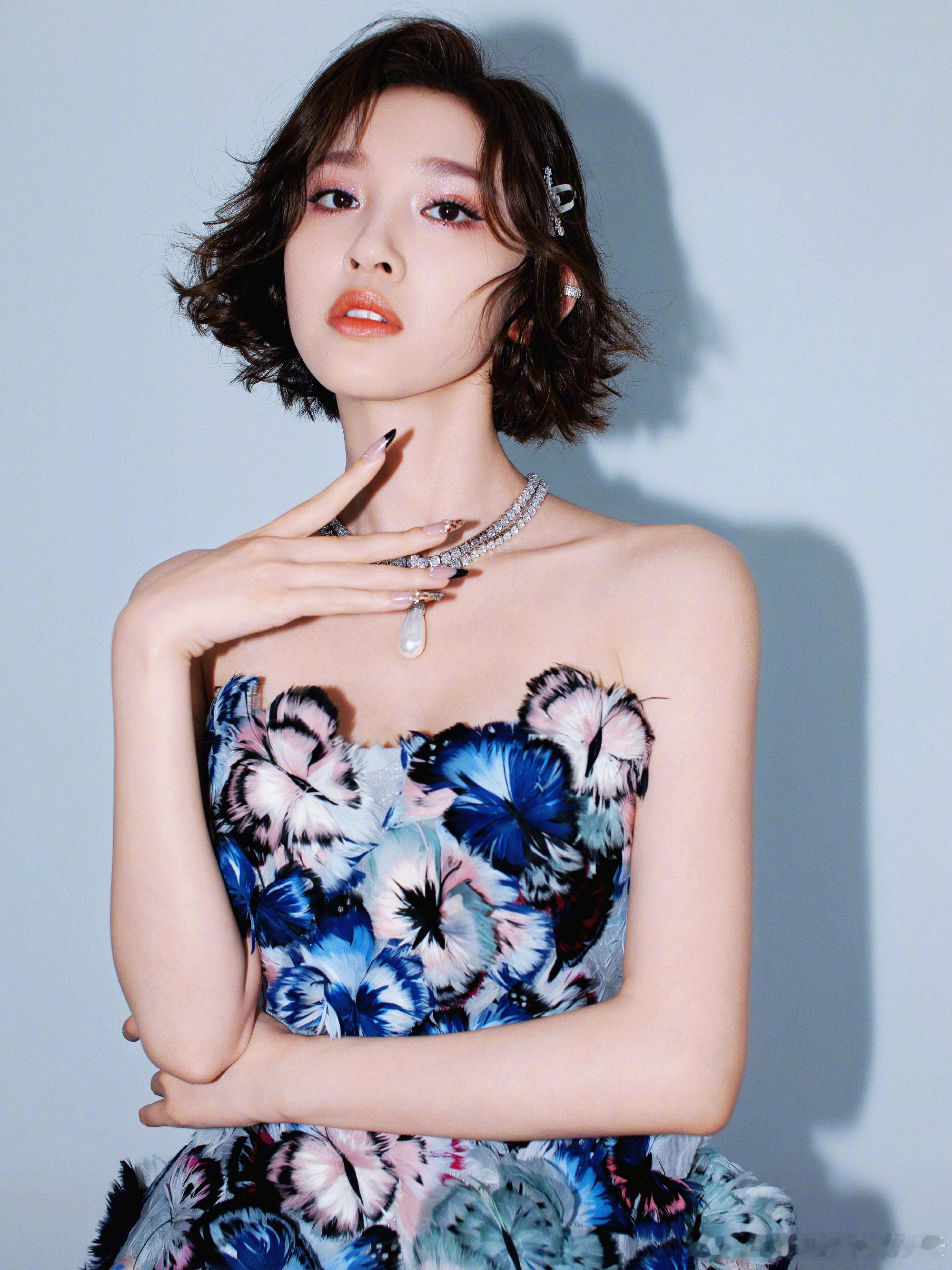 唐艺昕有种元气充盈的美唐艺昕女团门面级别 一公《心愿便利贴》唯一全开麦唱跳舞台，