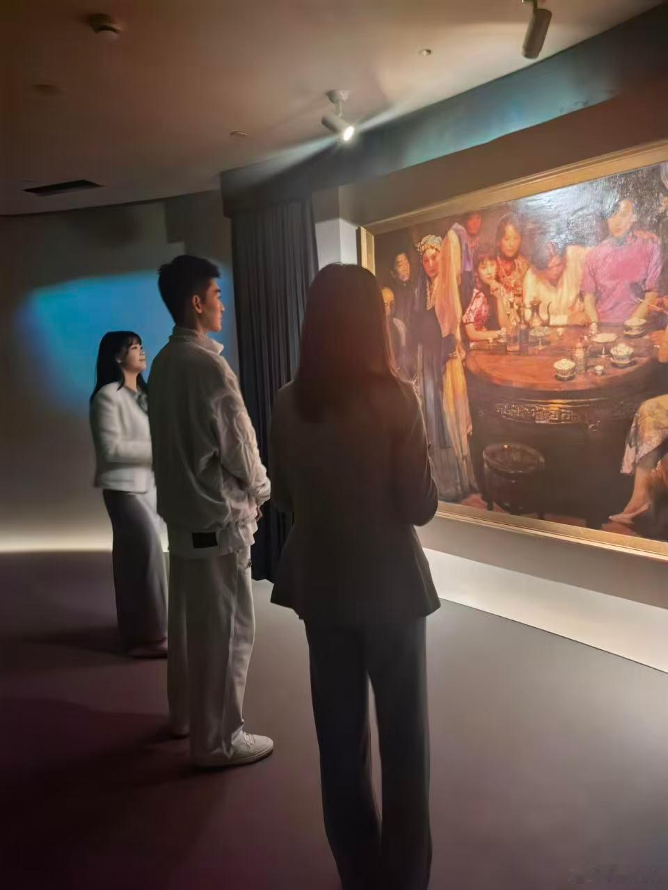 网友上海偶遇张翰看房，网友还说张翰是奔着最大的房子去看的，好有实力