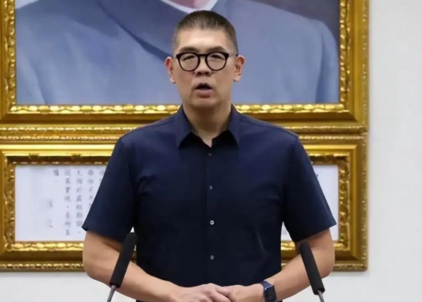蓝营炸锅！郑丽文当众痛批赵少康，连胜文火速力挺赵少康。

2026 年 5 月 