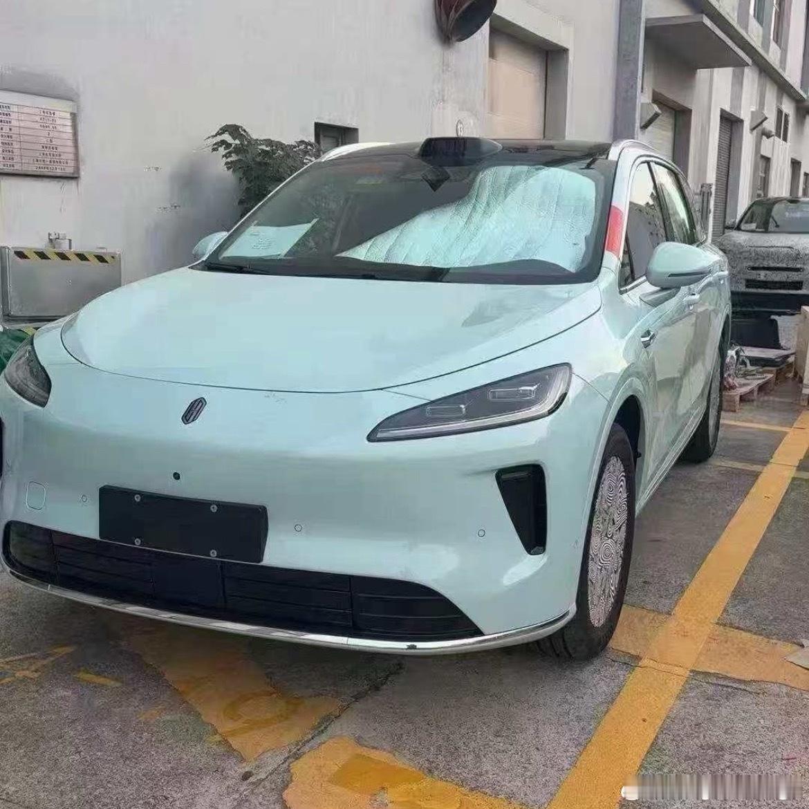 尚界H5实车图曝光[哆啦A梦吃惊]这颜色怎么看起来萌萌的[doge] ​​​