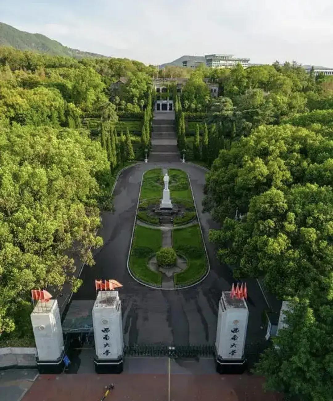 4月18日，母校西南大学建校120周年纪念日。不知不觉，从母校毕业已经30多年了