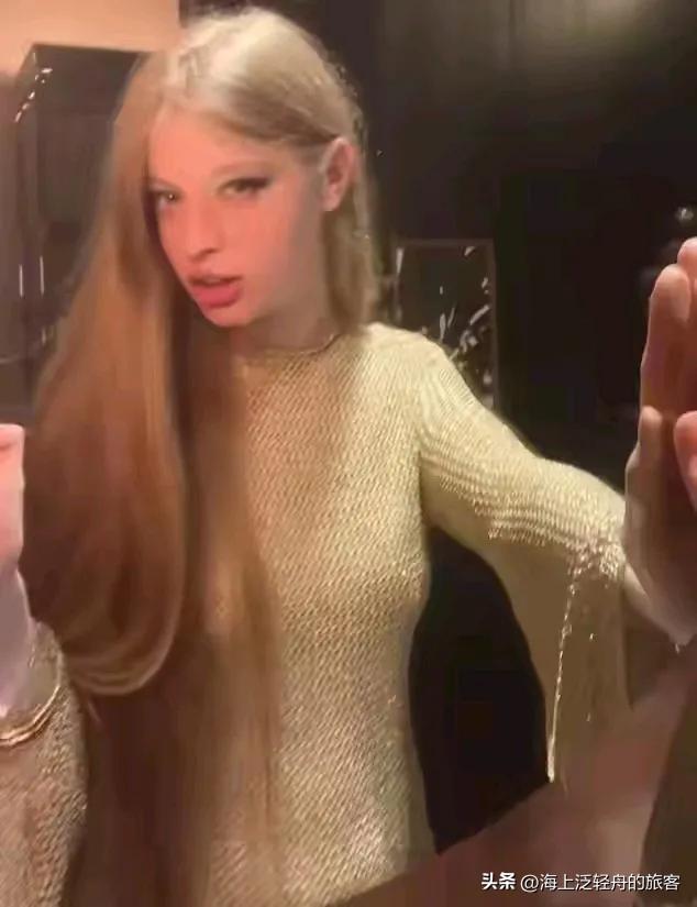 马斯克大儿子后悔了！

马斯克大儿子变性后，跟父亲断绝关系，现在坦言生活困难，甚