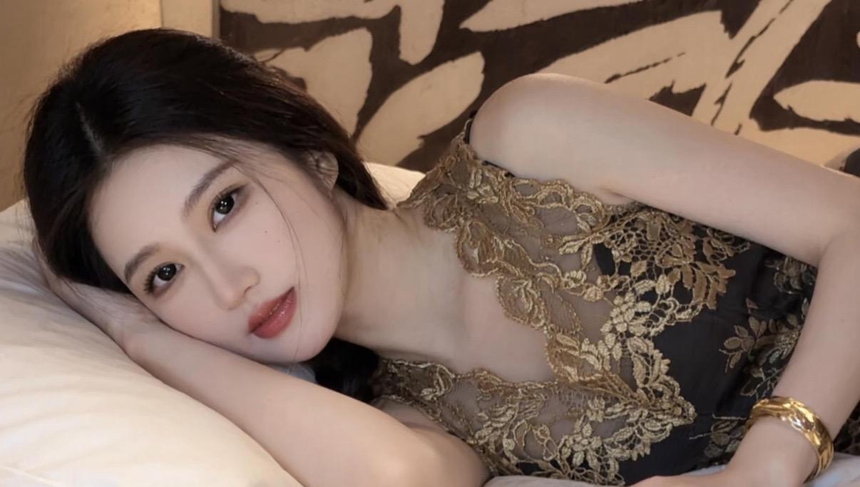 AI蕾丝慵懒照 随变ai随便玩