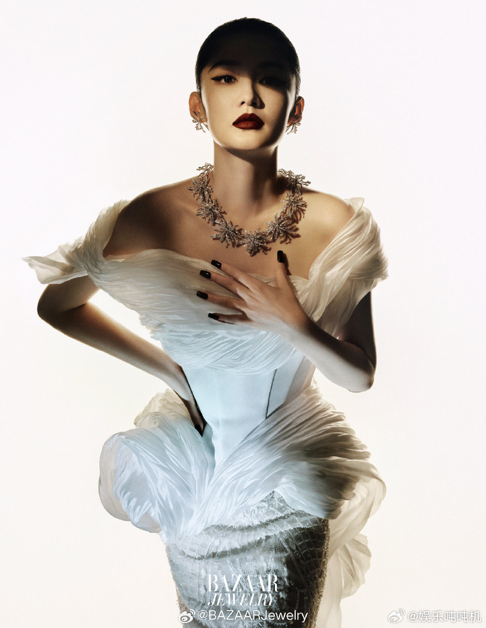 李沁高级骨相美 李沁的美是经得起时间沉淀的，骨相优越让她在任何风格下都能驾驭自如