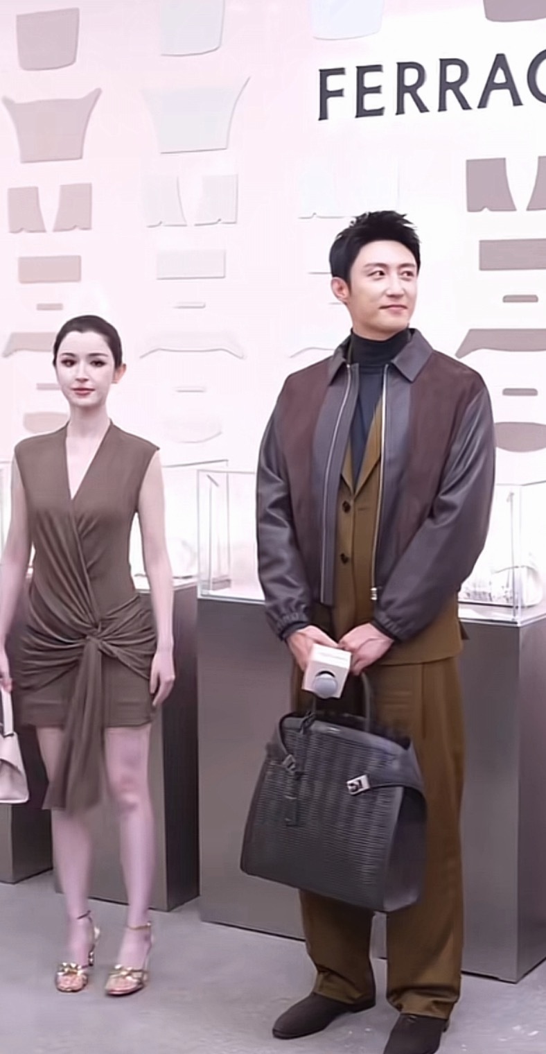 张钧甯还是很美啊，很高挑的气质美女，哈尼克孜线下怎么这么娇小一只这下是真不认识张