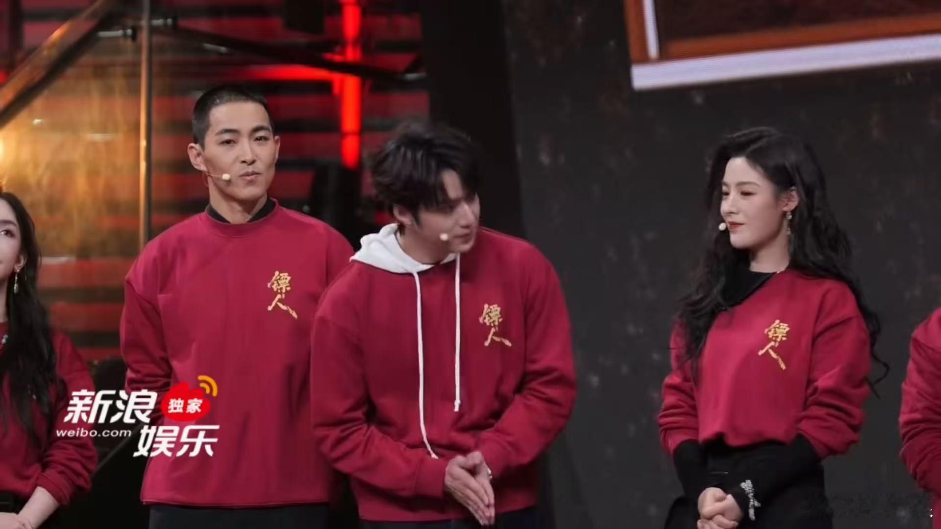 刘耀文说镖人圆了他的武侠梦 这次经历对他演艺生涯来说是个重要里程碑。圆梦的同时也