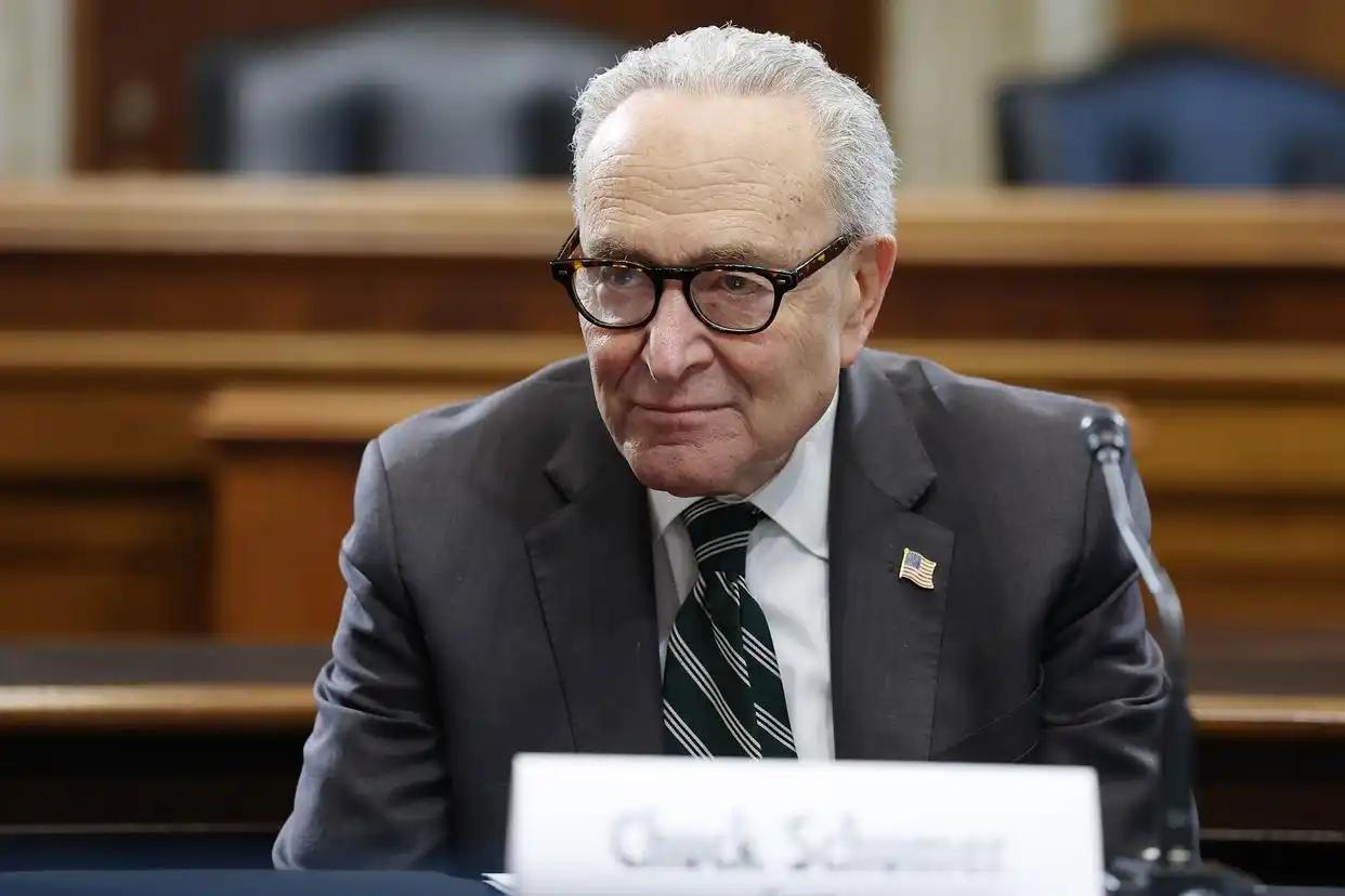 美国政坛突发大反转，当地时间4月7日，总统特朗普突然一改之前的强硬态度，公开对外