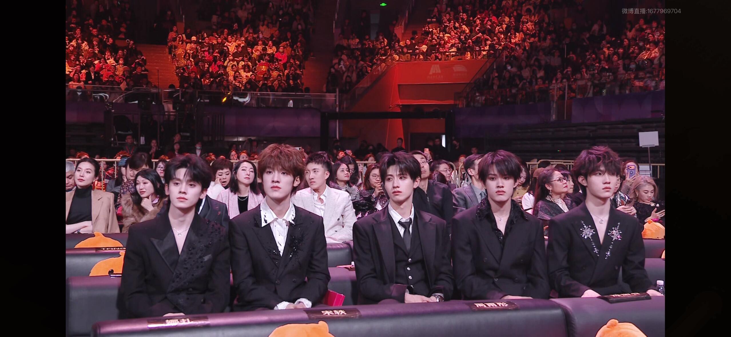 登陆少年晚安语音包登陆少年演唱会晚安语音 谁在等新晚安语音我不说！旧物料都快被我