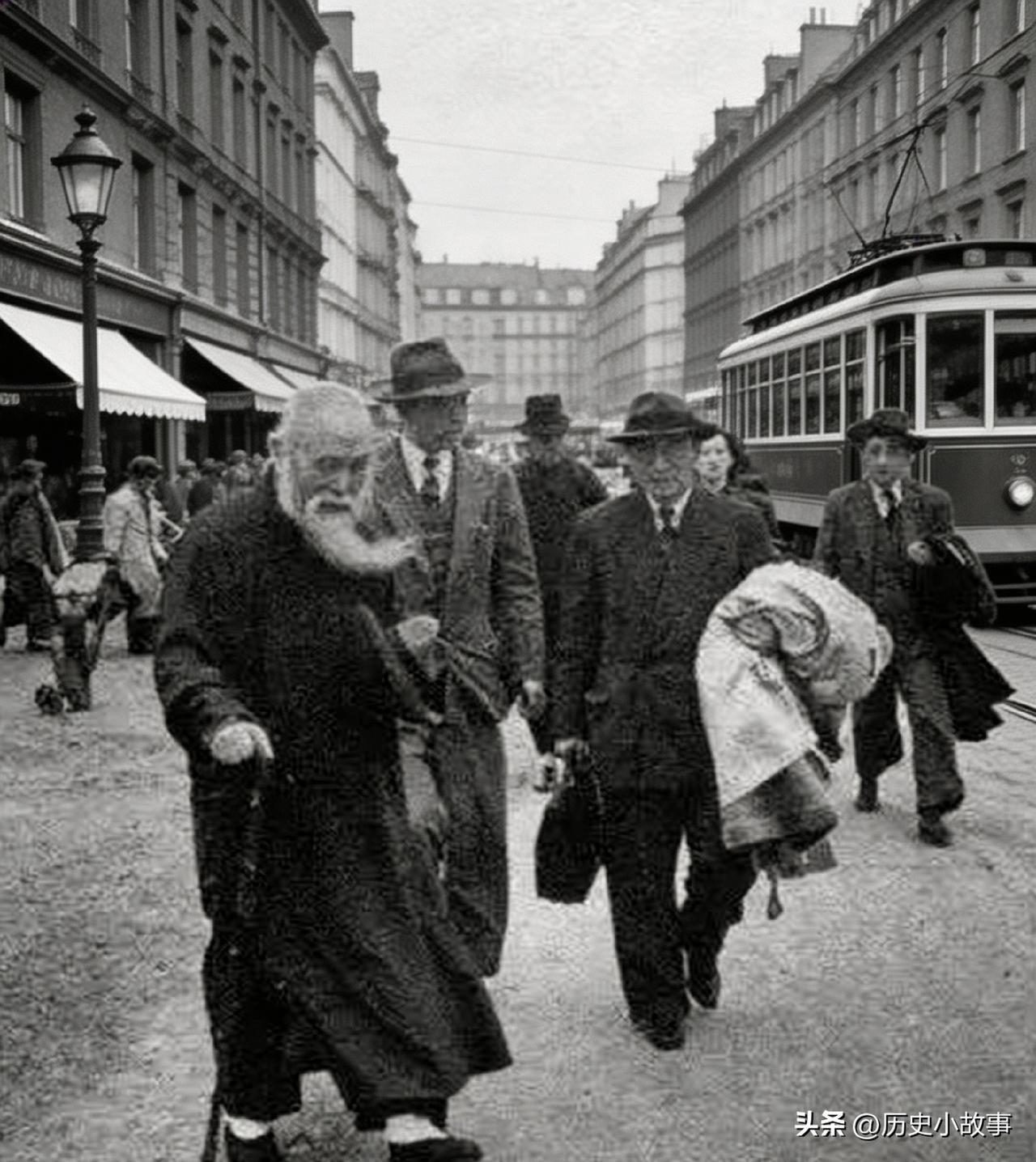 1949年，于右任专程从台湾赶回重庆接妻女，到了门口才知道，妻女几天前刚去了成都