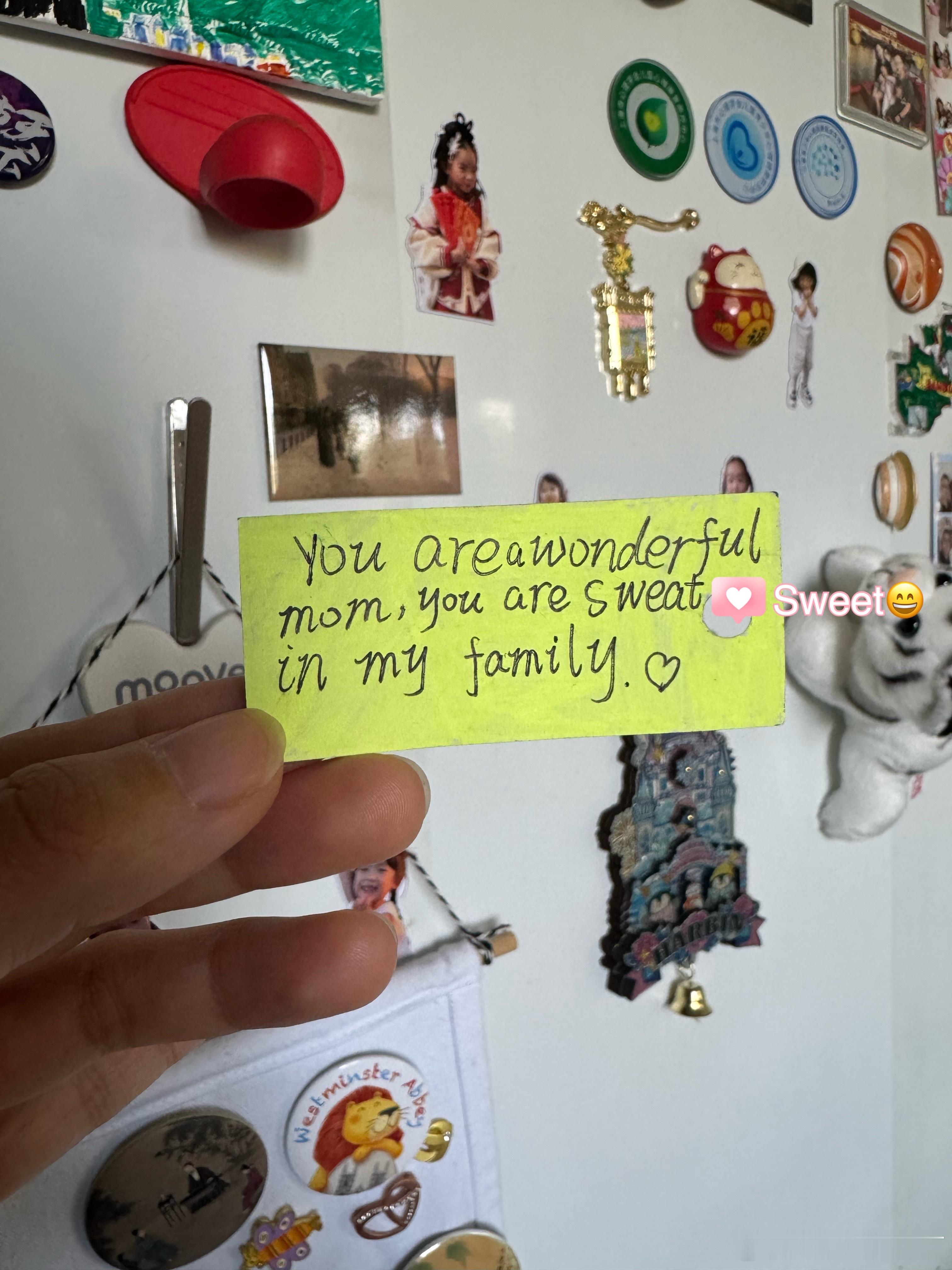 安姐最近又开始各种在家里留小纸条了，还都是英文的现在公立学校的教育真的是让我惊喜