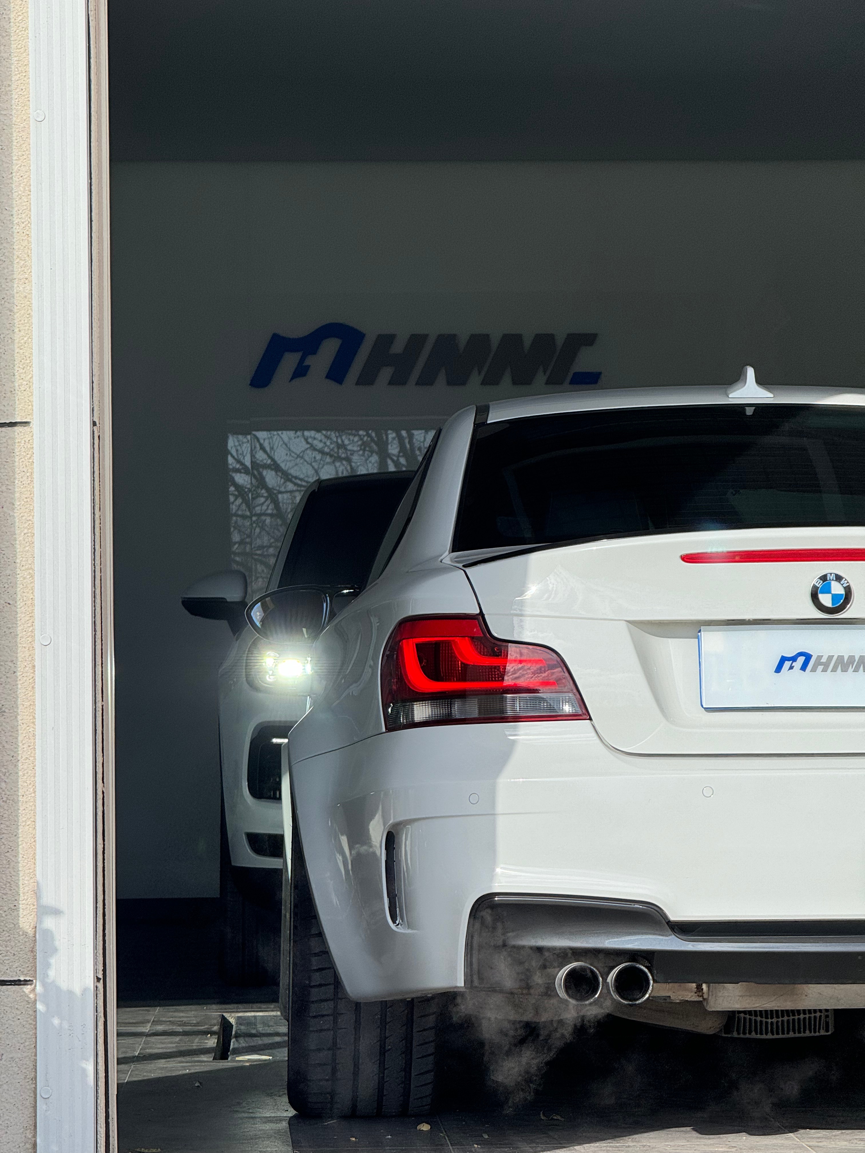 燃油车，冬季热车的仪式感自己在外面挨冻，等车进入状态这个过程，有一种难以言说的舒