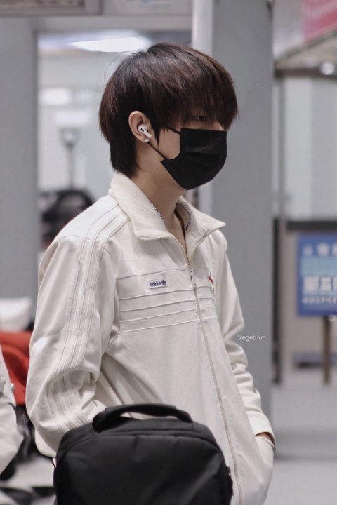 张子墨张子墨到达太原张子墨回太原了回老家录制元宵喜乐会啦！！ 