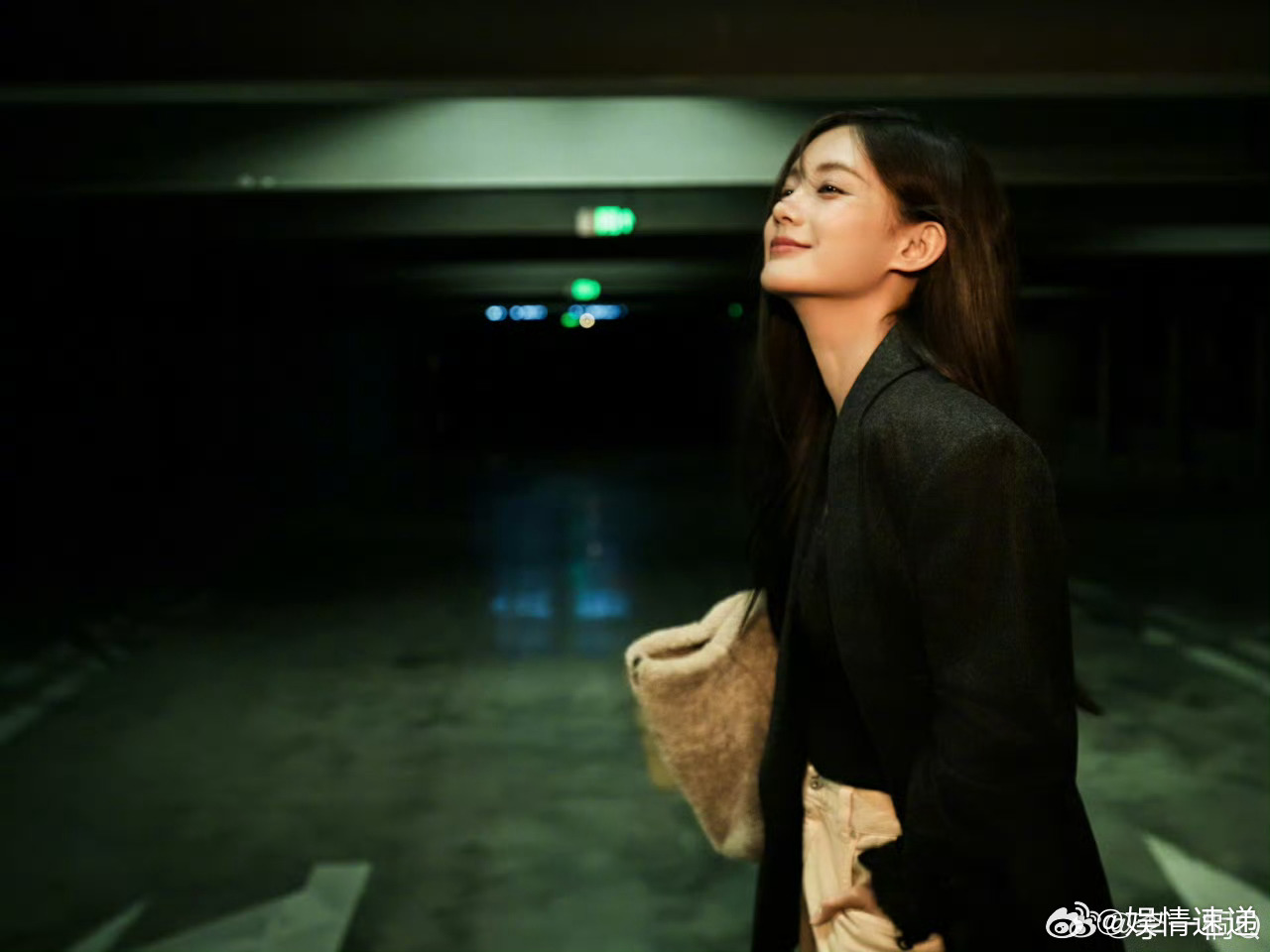 李一桐米兰时装周出发look李一桐米兰时装出发图也行 ​​​