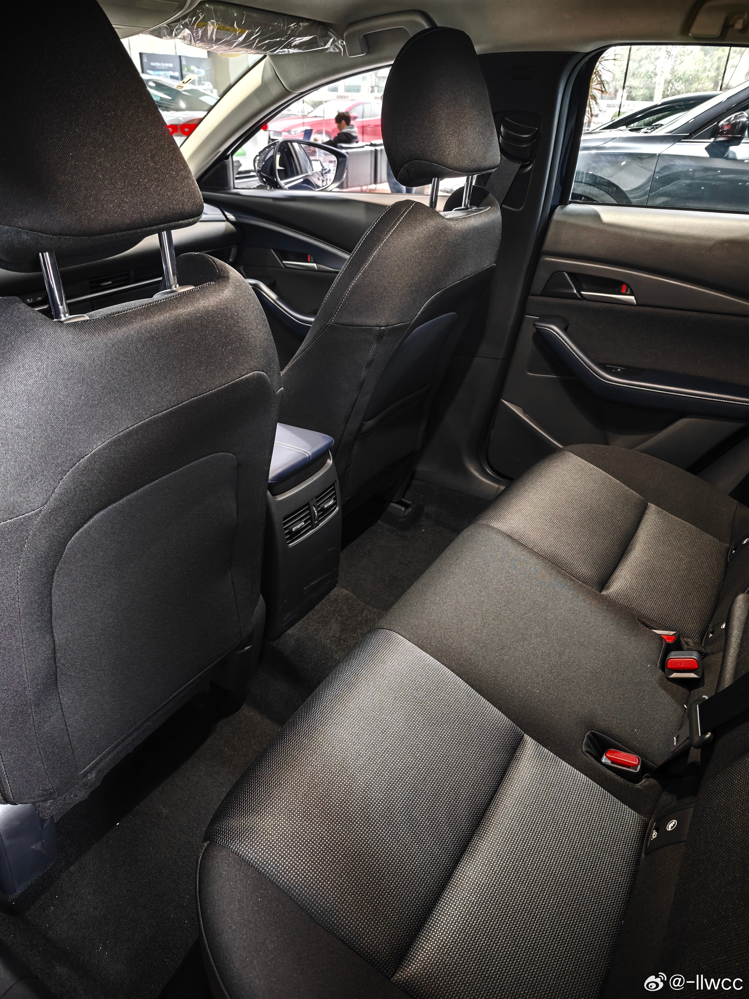 又见MT拉开门一看果然是11月的库存车了… 