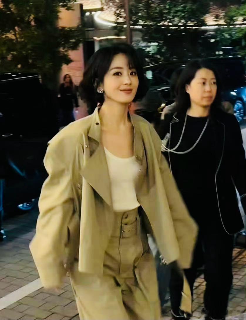 #赵丽颖首映生图#少年感十足啊[羞嗒嗒][羞嗒嗒]谁说少年感只属于青春期？只要你