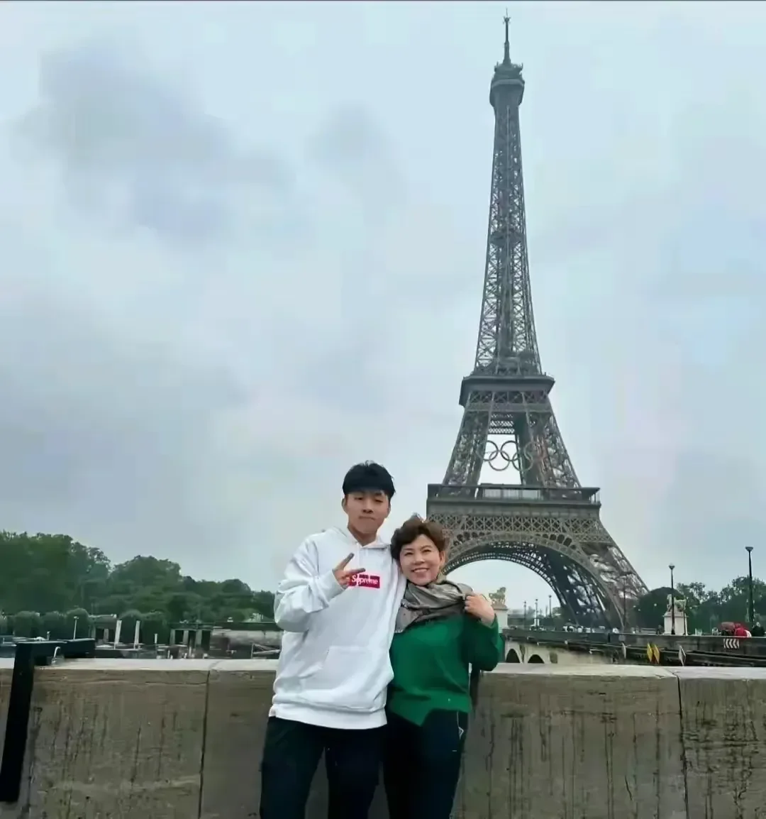 奥运冠军邓亚萍儿子身高居然180，要知道邓亚萍才150啊！科学论据 都...