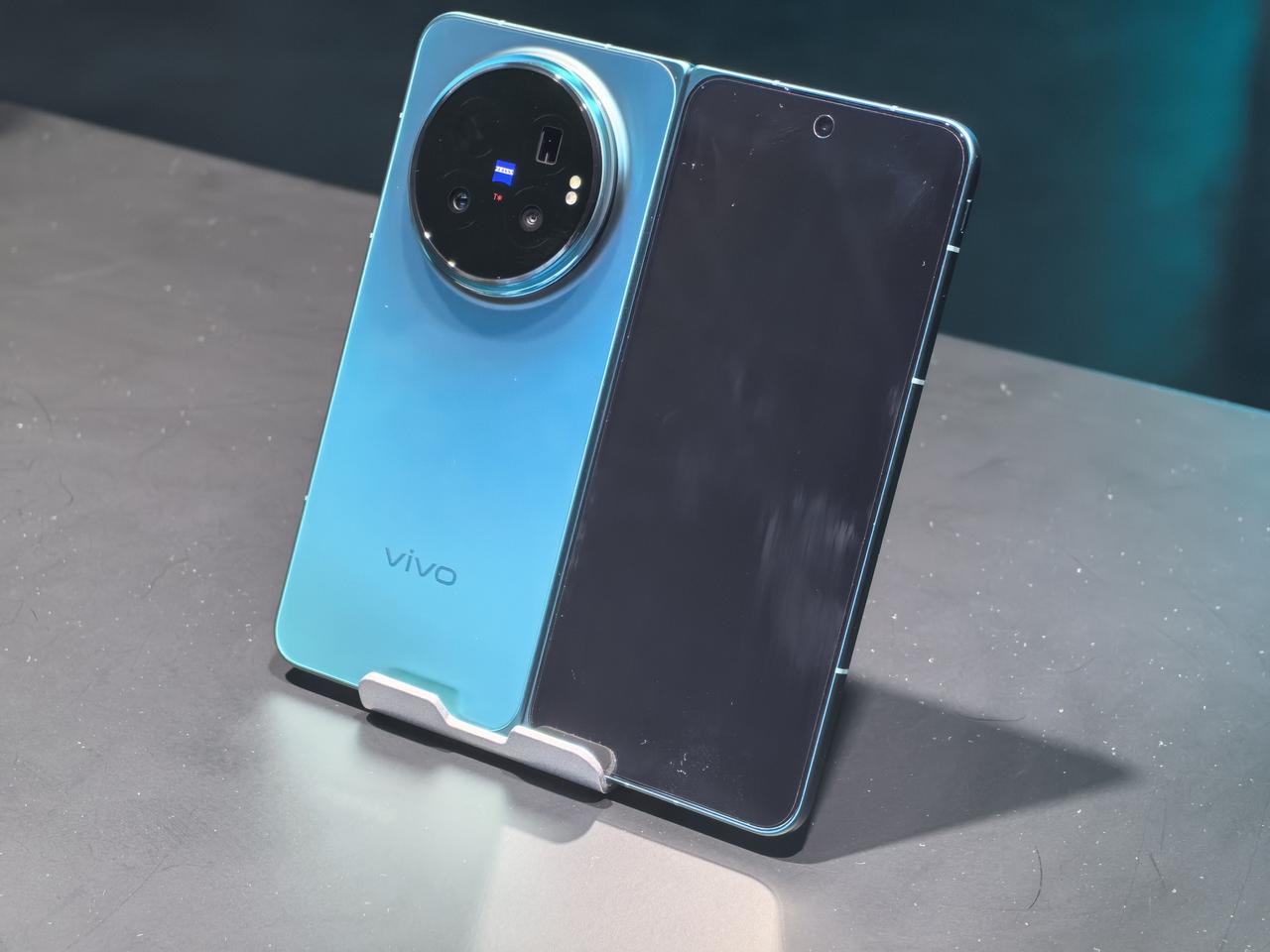 vivo X Fold6发布，全新升级的原子工作台带来更智能、更轻松的大屏体验，