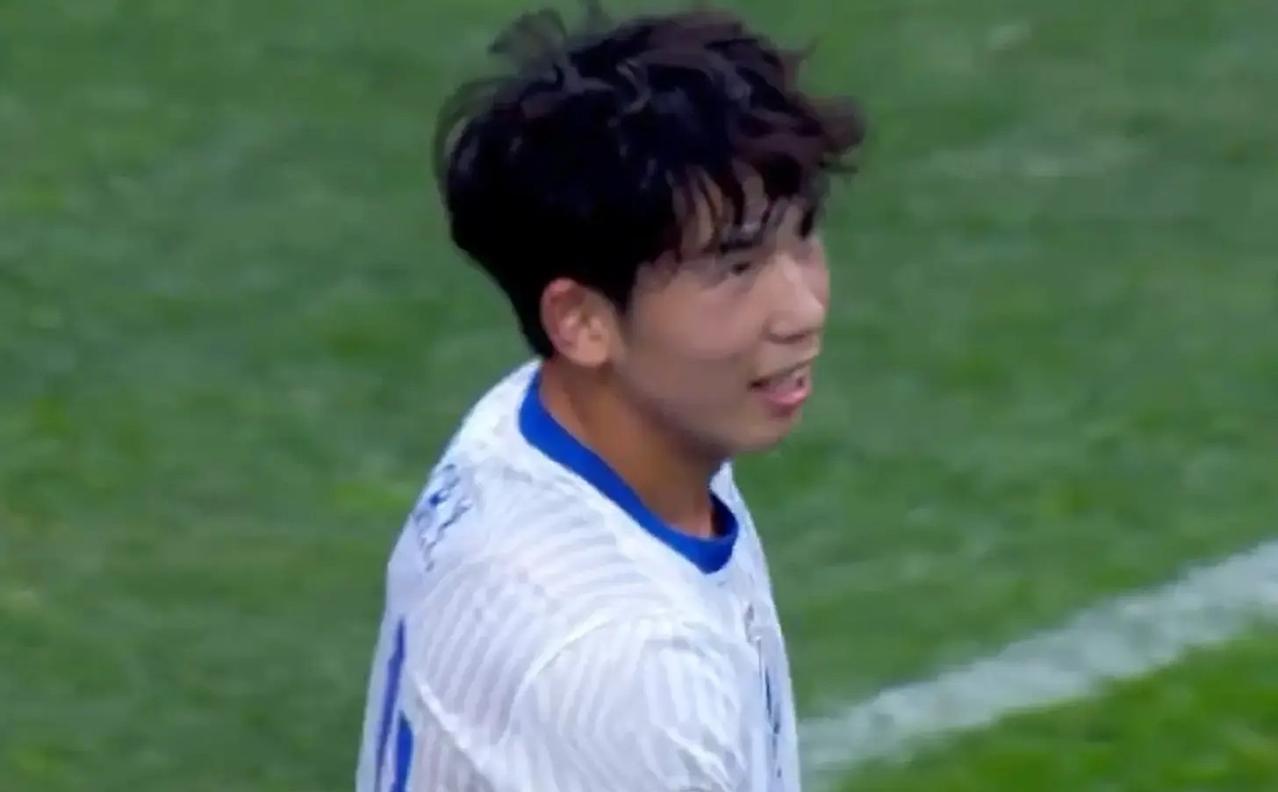 上海申花客场3-0战胜大连英博，刘诚宇进球，引队友米内罗不满！

比赛第38分钟