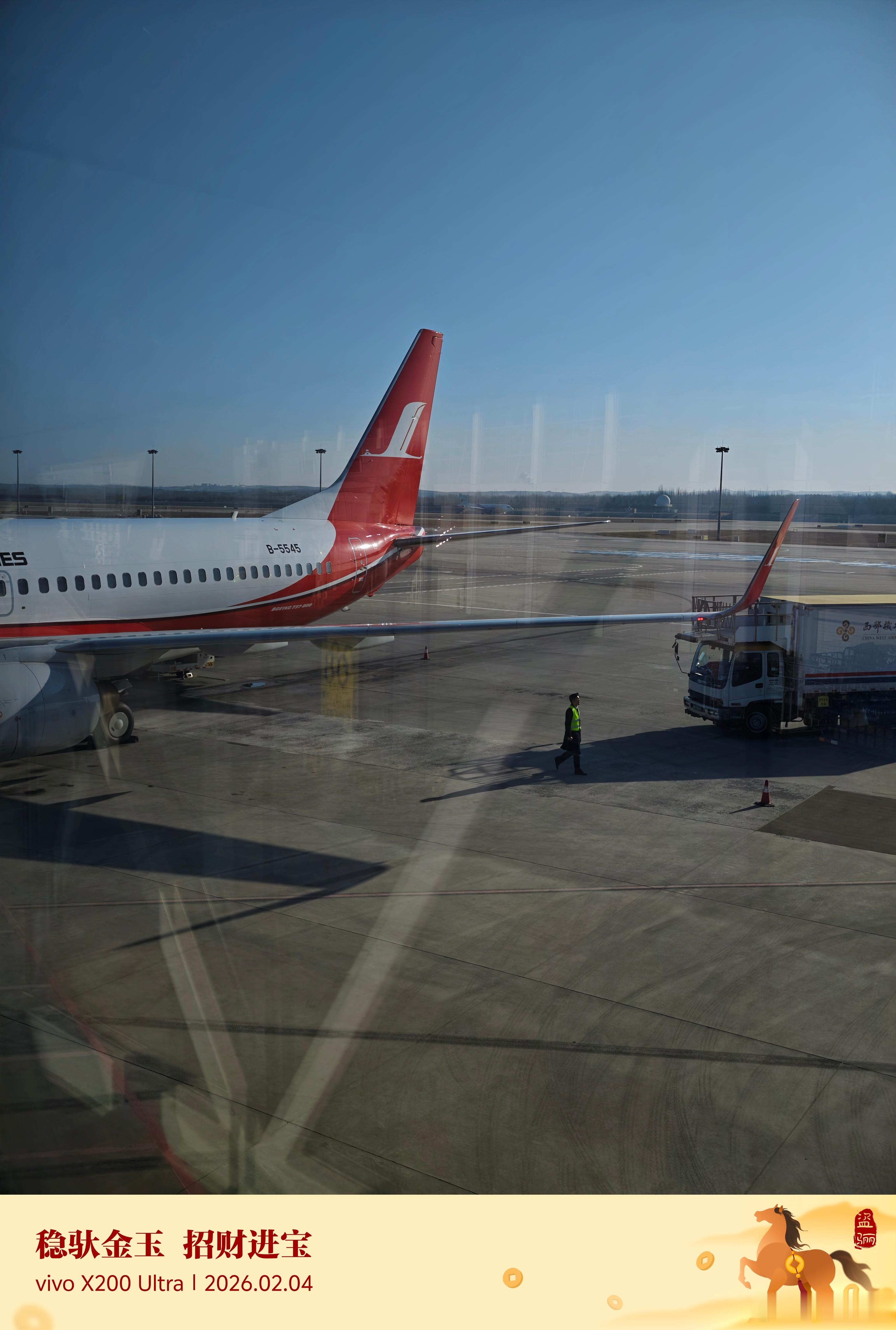 出发了！今晚去苏州参加追觅之夜主持人撒贝宁，还有张信哲、毛不易、陈慧琳、萧敬腾、