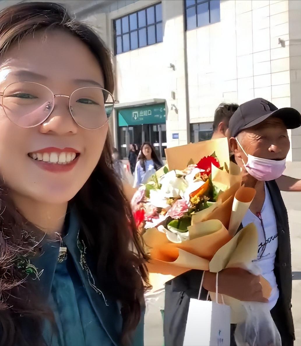[中国赞]2018年，一山西姑娘，在北京地铁站为一陌生老人指路，并给了100多元