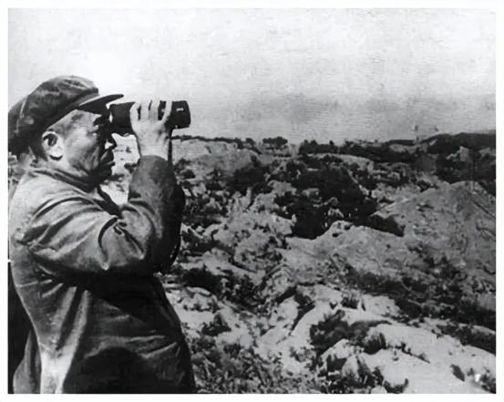 为什么有人说：志愿军司令员幸好是彭德怀元帅，换别人根本就镇不住？
 
1950年