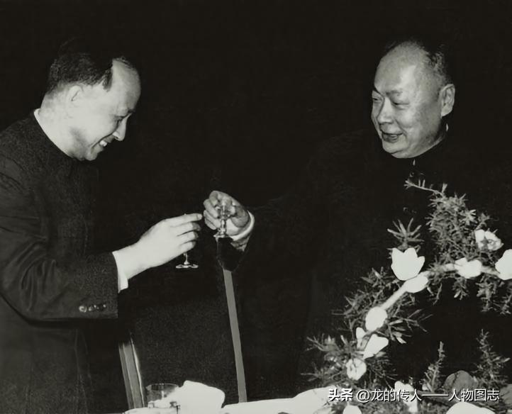 1955年11月5日，主管科技工作的国务院副总理陈毅在北京宴请钱学森