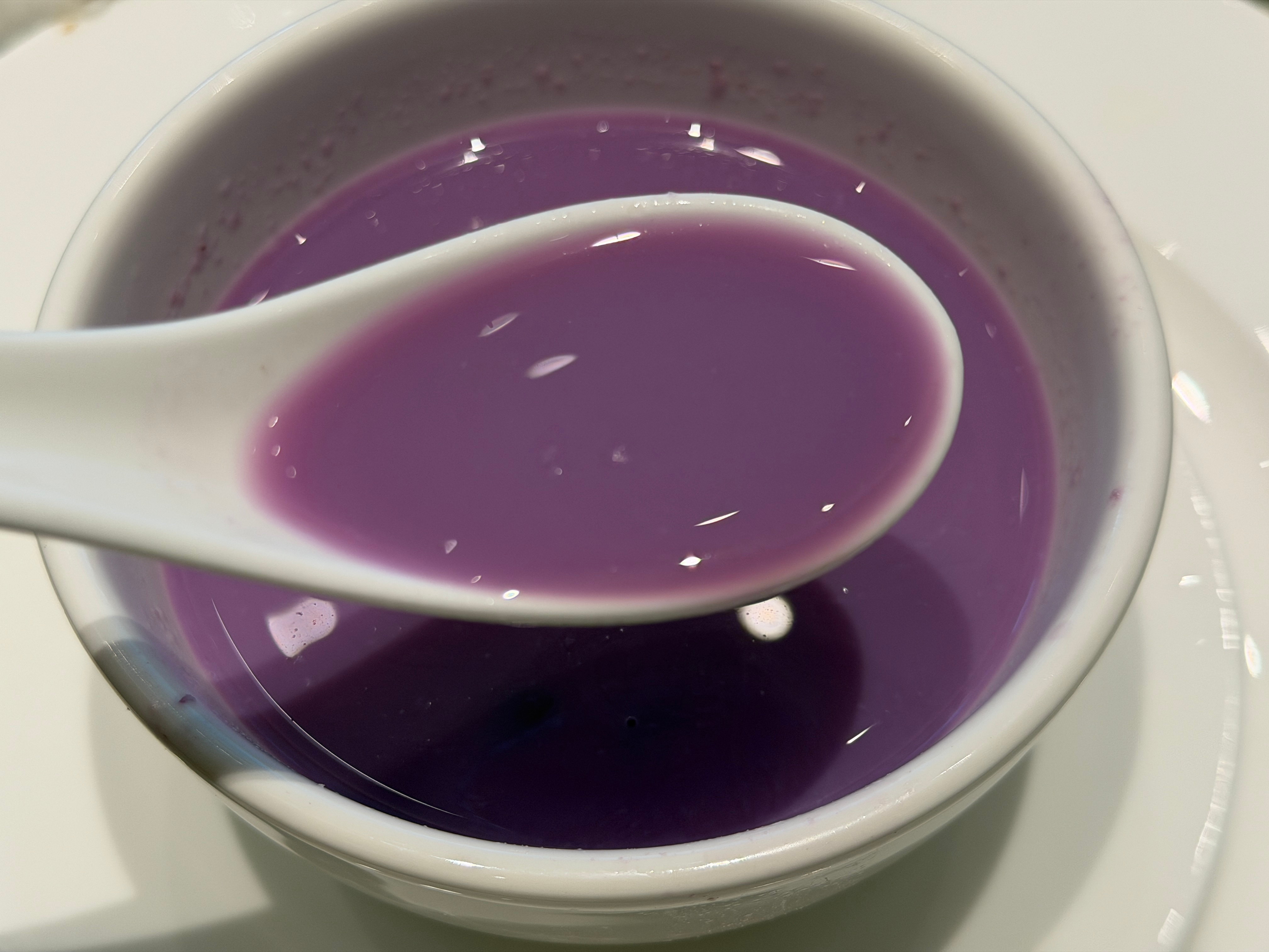 深圳是真的爱喝汤餐前一碗餐后一碗但餐后这一碗的颜色很有许嵩口中的那种韵味