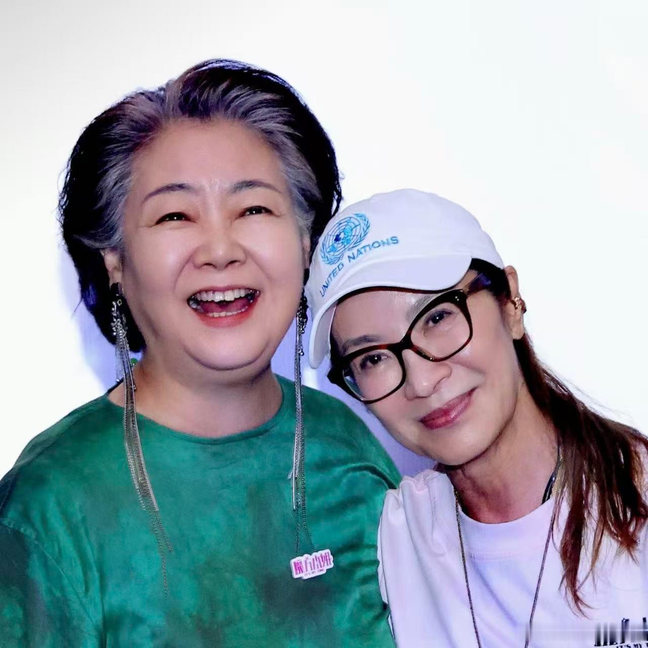 杨紫琼萨日娜演闺蜜杨紫琼萨日娜演我和闺蜜老时候我宣布这是看过最真实的老年闺蜜情！