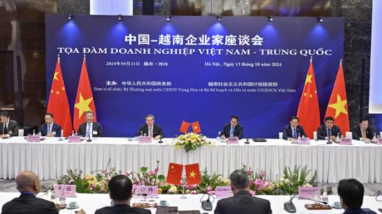 震撼！中越两国突然联手，向美国发出史无前例的强烈信号！华盛顿方寸大乱，白宫紧急召