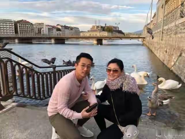 不知大家是否还记得？

2018年9月，大S和汪小菲前往瑞士日内瓦，庆祝两人相识