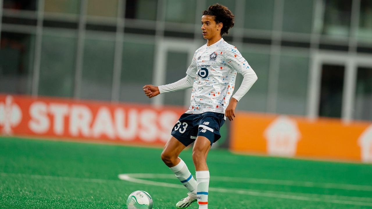 18岁的里尔小将布阿迪在本轮欧联杯中又被红牌罚下，这已经是他连续第2场比赛吃到直