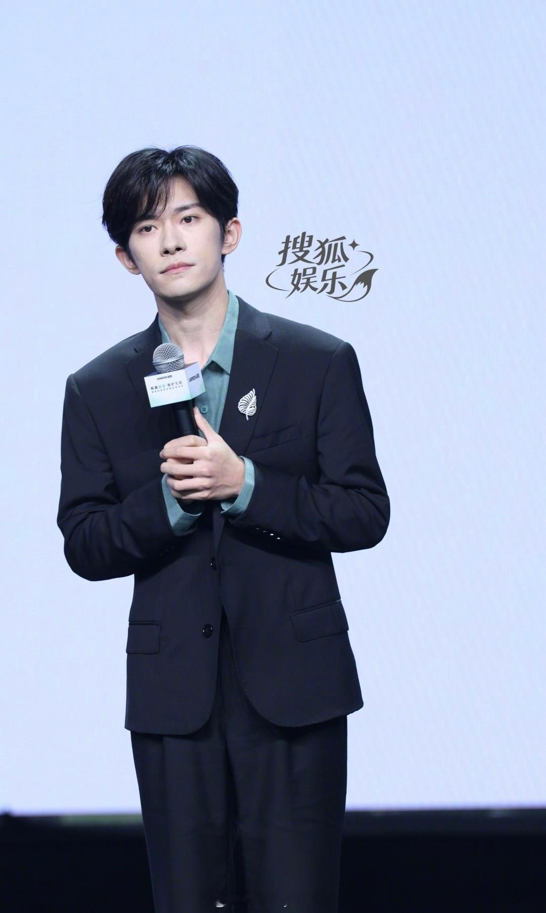 易烊千玺、王俊凯今日份活动出图，两个人怎么都瘦了这么多[哆啦A梦害怕] ​​​