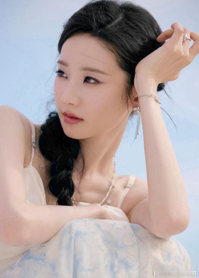 张艺凡这可不兴打错啊 张艺凡平时文文静静的，一听到自己名字被写错，嗓门直接拉满。